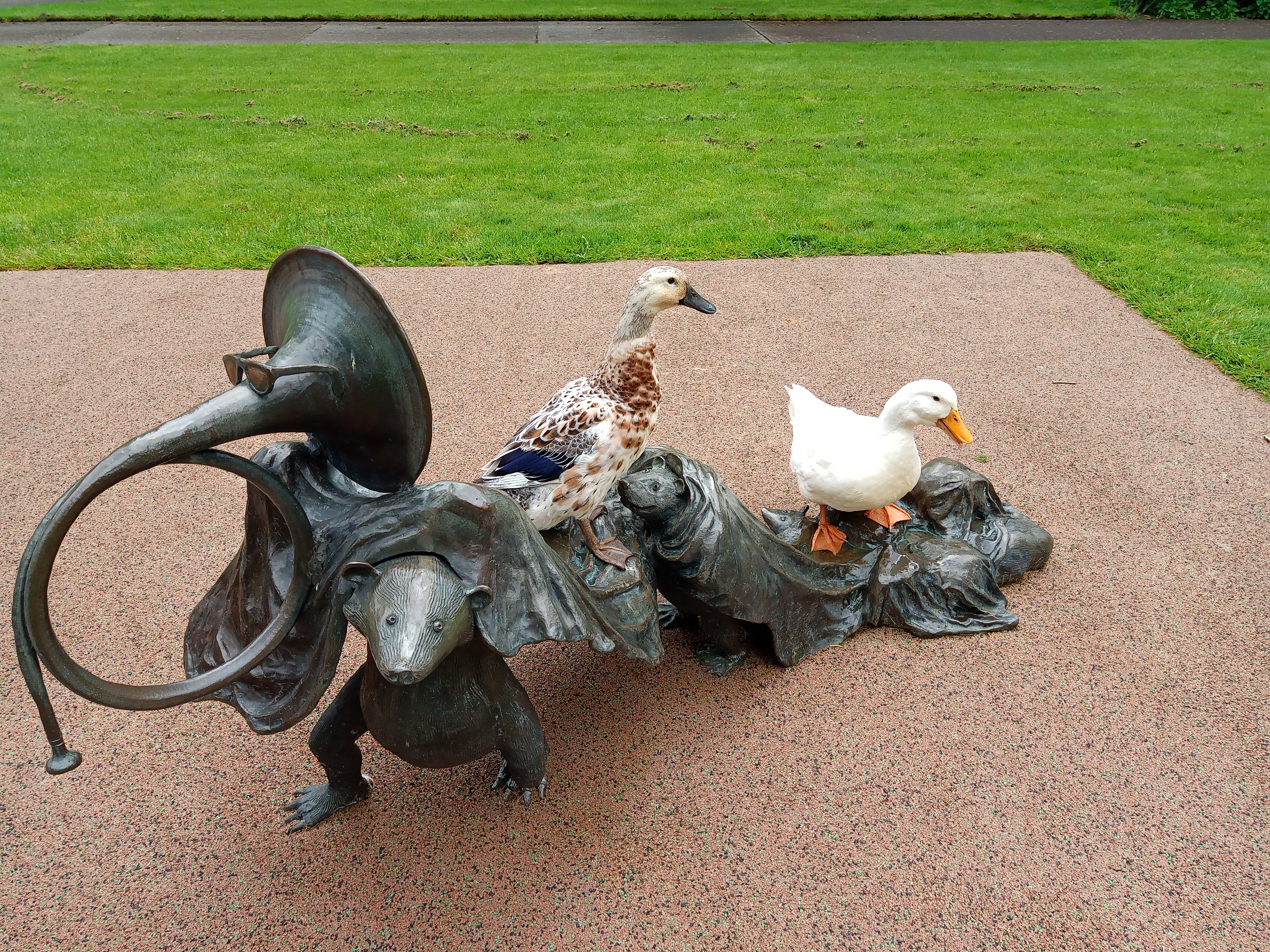 Kiwi and Misha visiting the capitol building city park. 